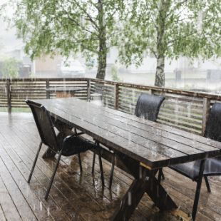 Terrasse abdichten: Außenbereich vor Feuchtigkeit schützen