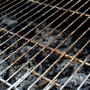 Grillrost reinigen: Die 3 größten Fehler