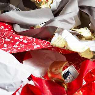 Geschenkpapier entsorgen: Altpapier oder Restmüll?