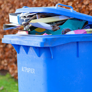Nicht jedes Papier darf in die Blaue Tonne!